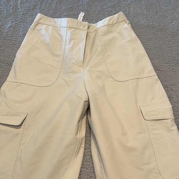 Lululemon Light Utilitech Cargo Pocket High-Rise Pant
Natural Ivory size 27 - Picture 5 of 12